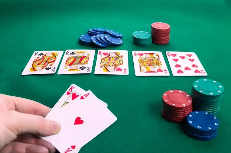 ကတ်ဂိမ်းများ ကစားနေသောကစားသမားများ Live Casino မြင်ကွင်း